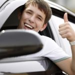Cotizar un seguro de auto.