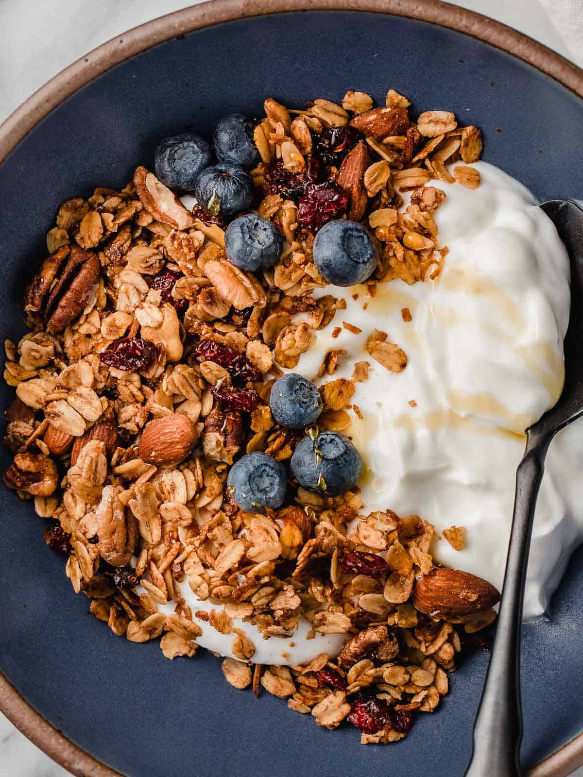 granola con yogurt