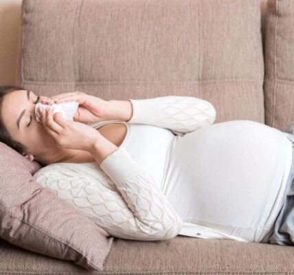 mujer embarazada con congestión nasal