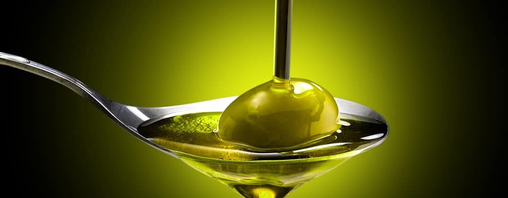 aceituna con aceite de oliva extravirgen