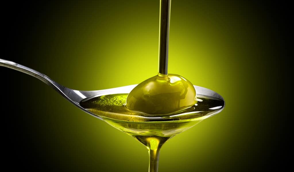aceituna con aceite de oliva extravirgen