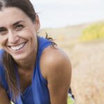 mujer sonriente