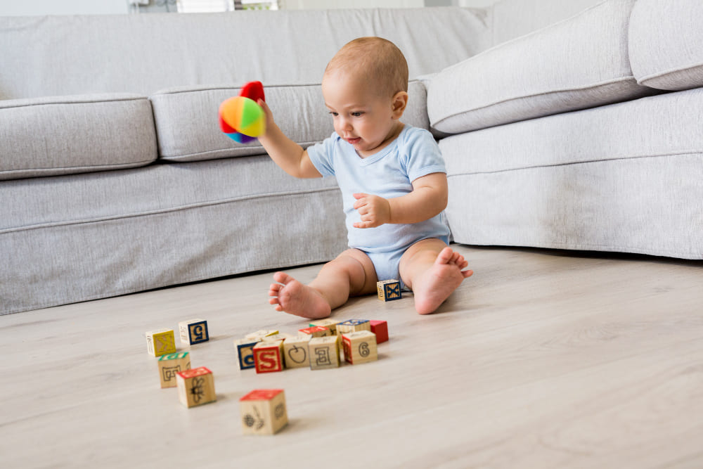 Bebé jugando
